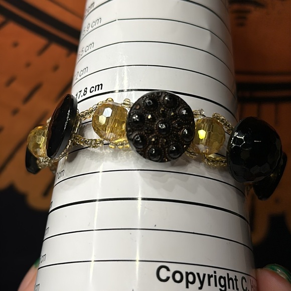 Vintage Button Bracelet - Picture 7 of 7